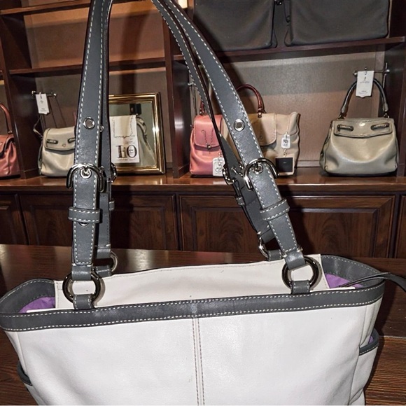 Original COACH Ivory & Gray Classic Shoulder Bag – F13759 - Picture 6 of 16